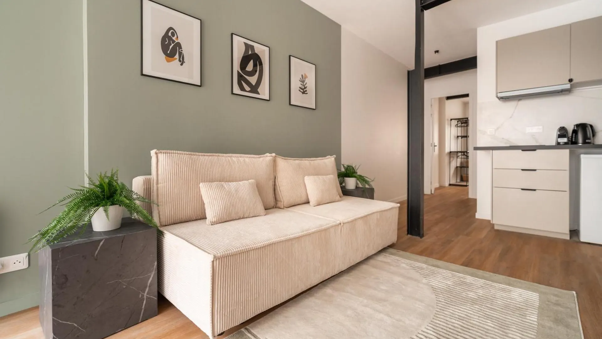 Stunning New In Apartment *