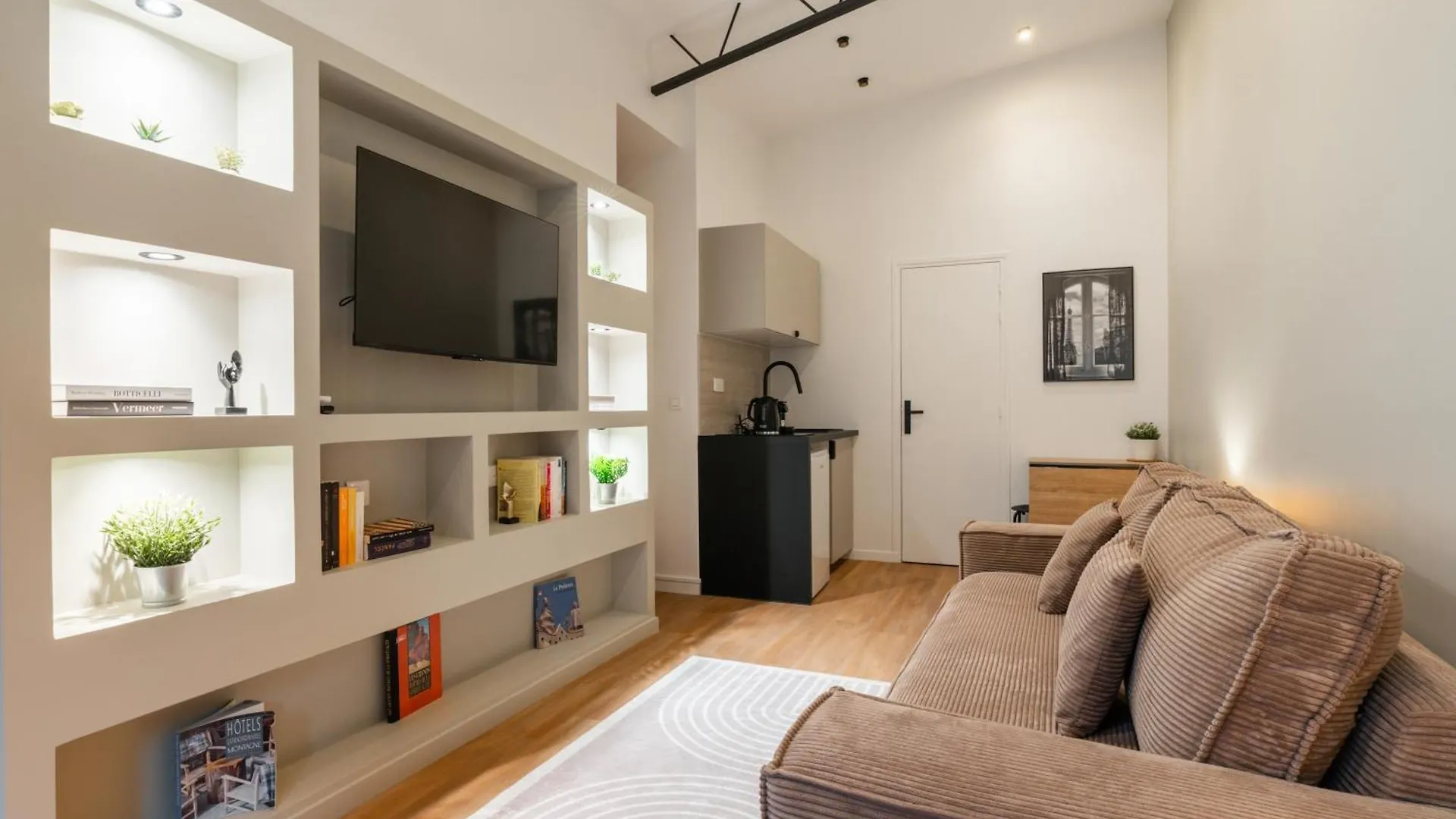 Stunning New In Apartment Paris