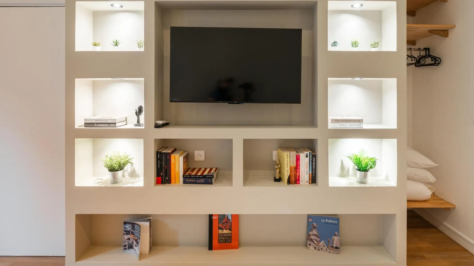 Apartment Stunning New In *
