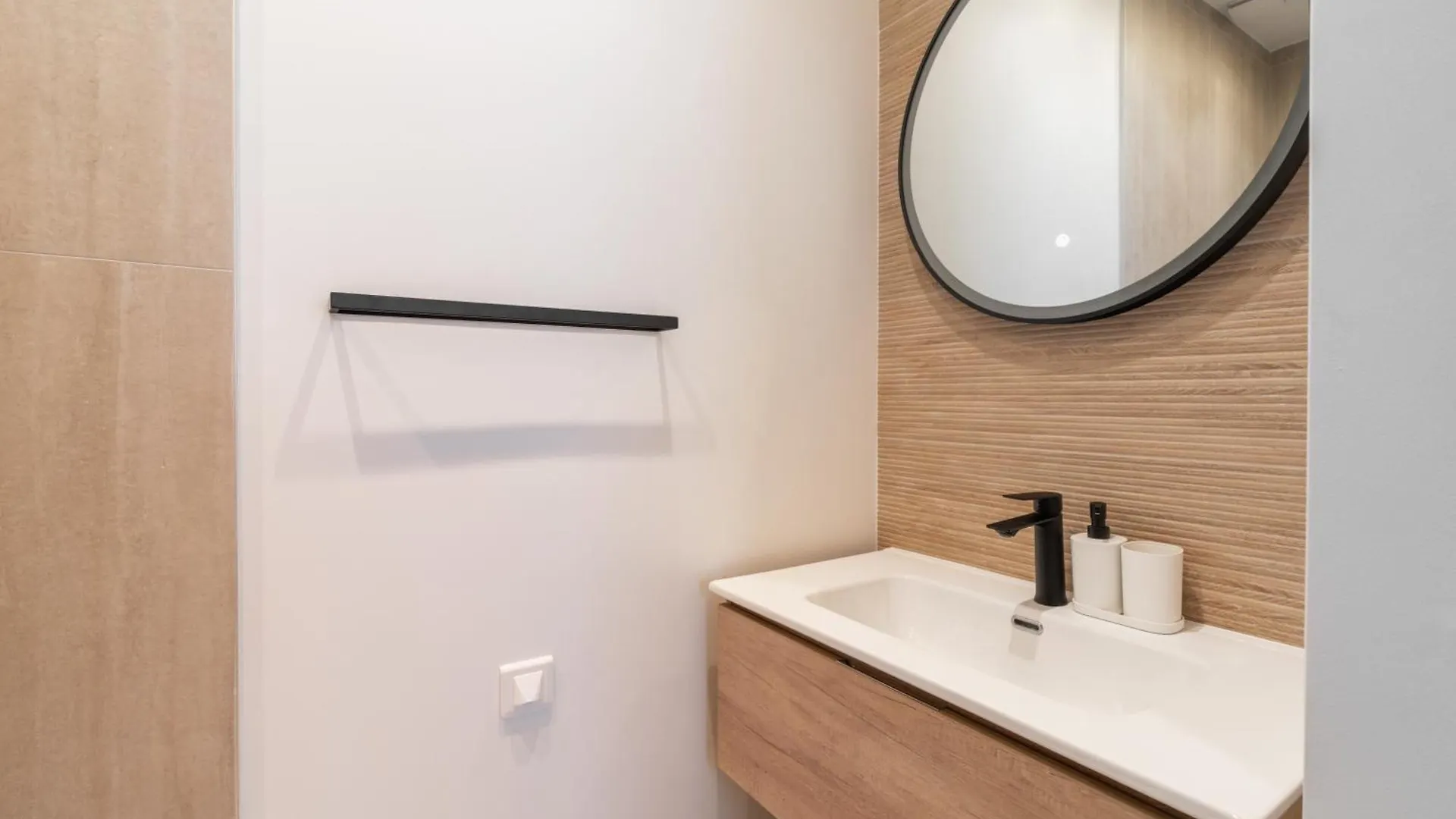 Stunning New In Apartment *