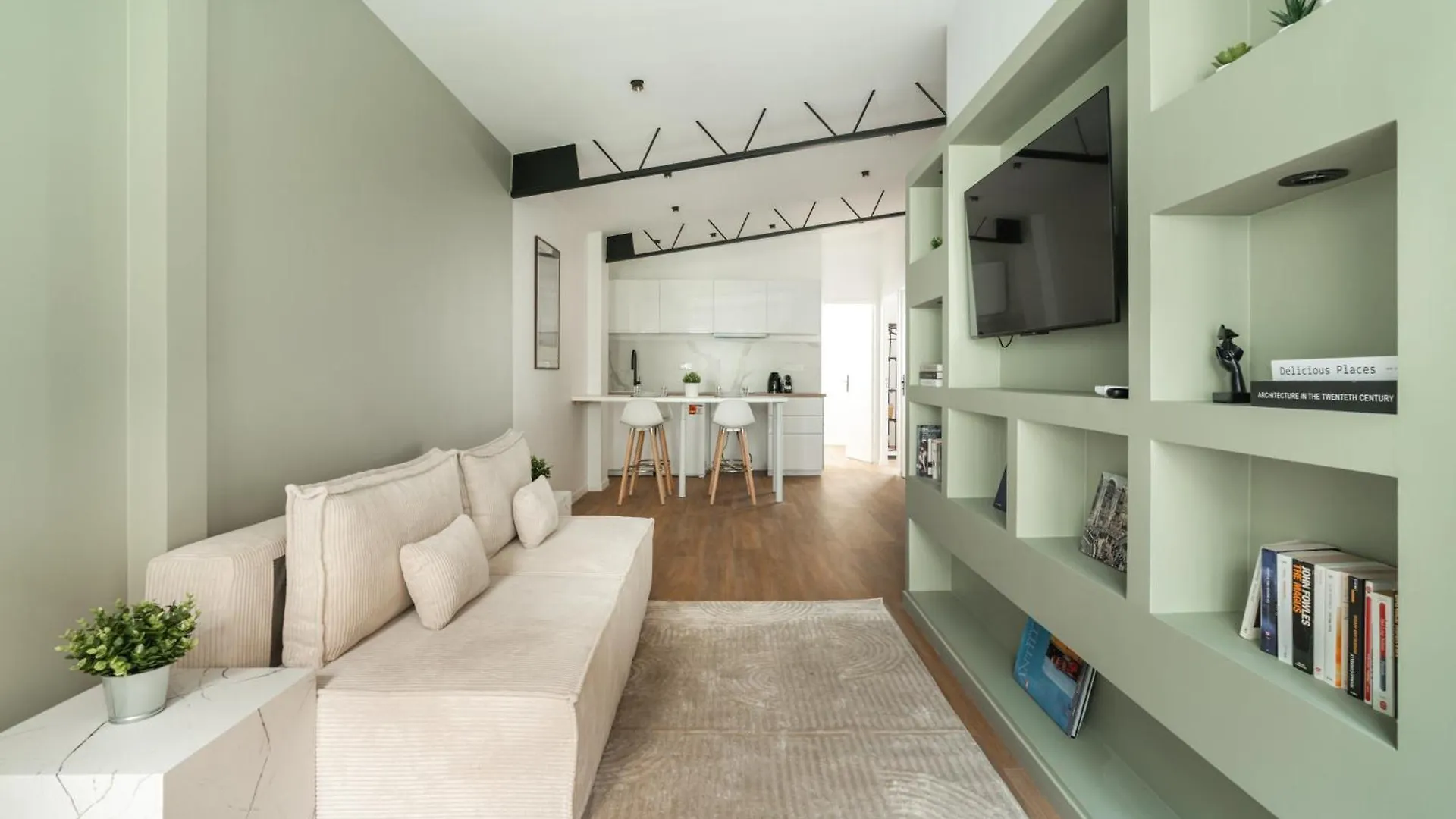 Apartment Stunning New In