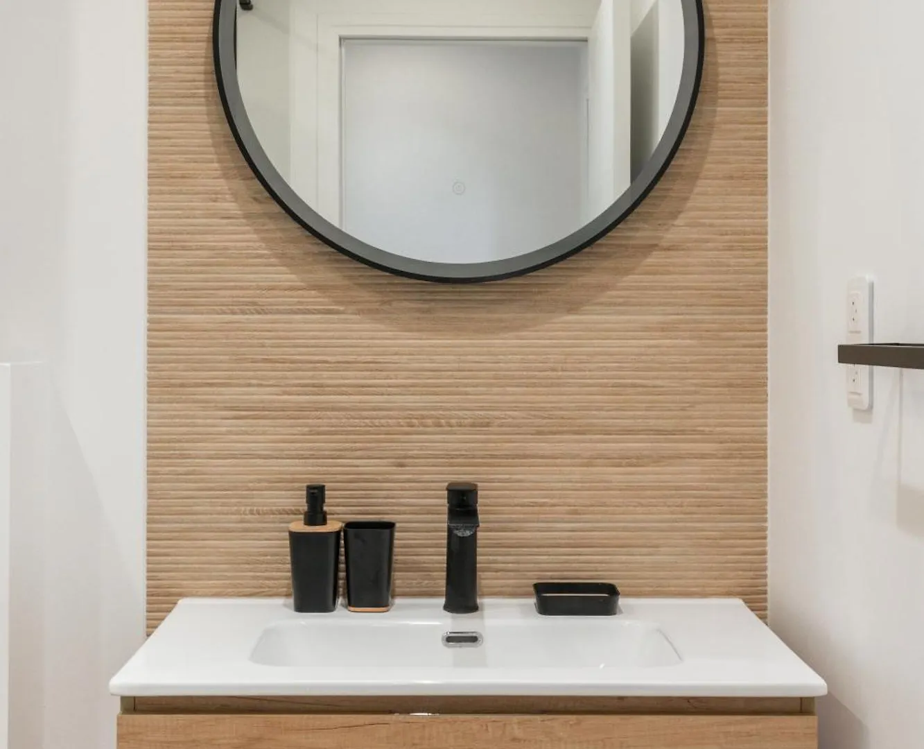 Apartment Stunning New In
