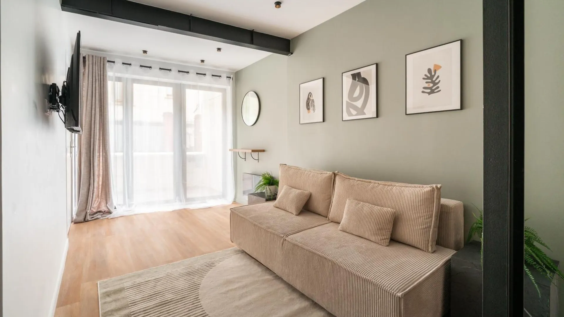 Apartment Stunning New In *