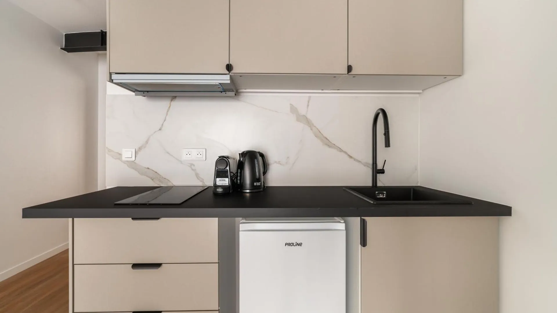 Apartment Stunning New In